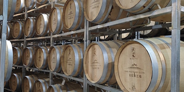 Visit Mile Vineyards: Plateau wine tasting experience