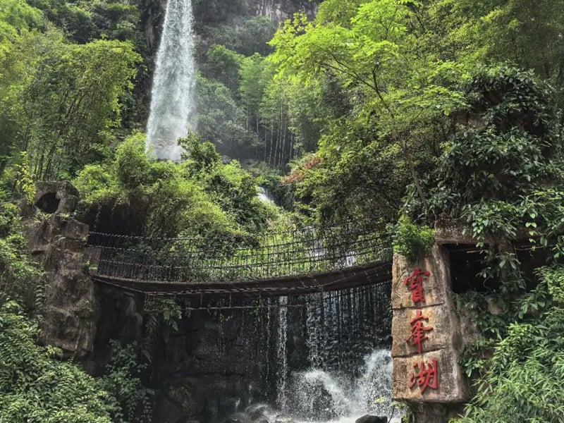 Baofeng Lake boat cruise with waterfalls and ethnic minority folk songs in Zhangjiajie